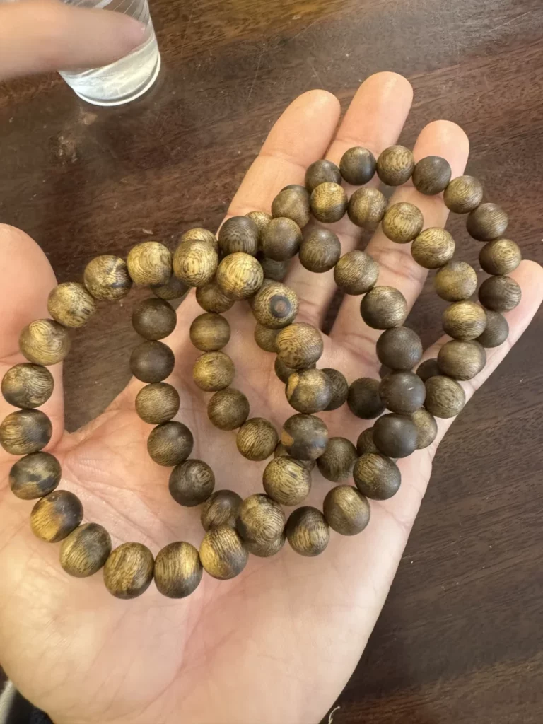 Bracelets en bois d'agar